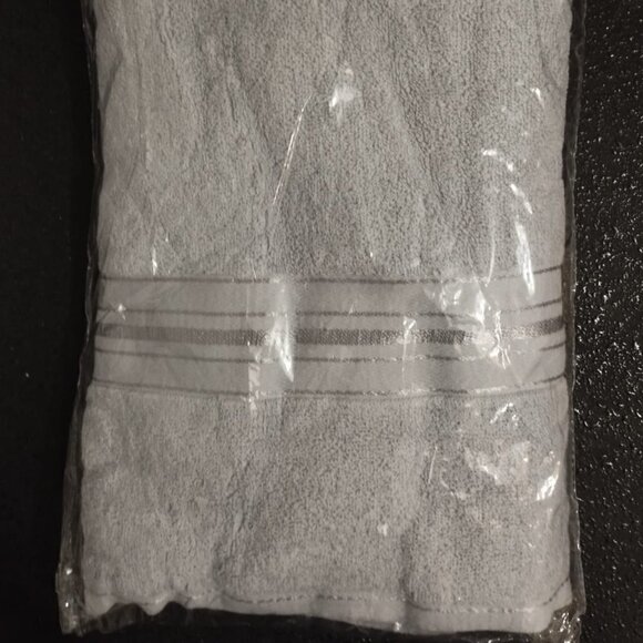 100% Cotton Gray Bath Towel - Picture 3 of 4